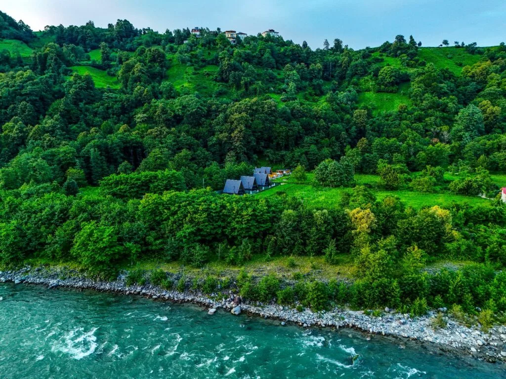 Derede Vore Bungalov — Çamlıhemşin Çamlıhemşin bungalov evi